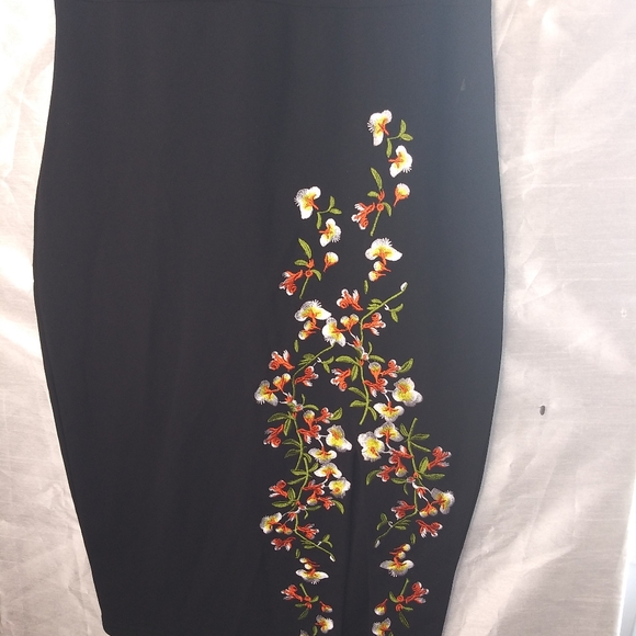 Dress - Picture 5 of 10